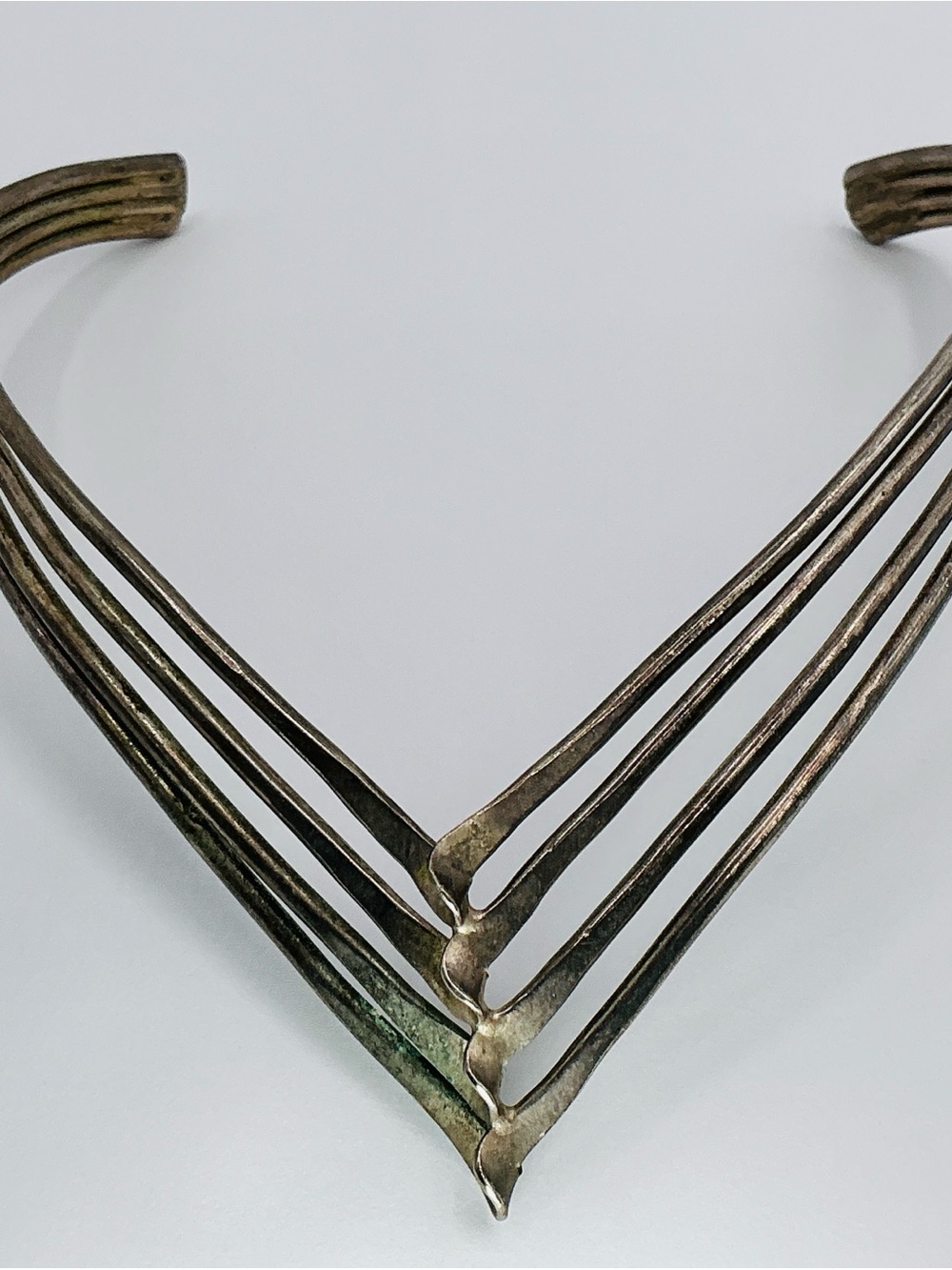 Vintage Necklace Silver Metal Collar Choker Chevron Twisted Metal Brutalist V - Picture 3 of 13